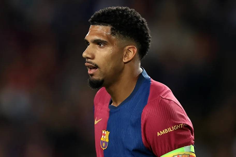 开云体育-巴塞罗那精简中后卫，阿劳霍斩钉截铁表忠心