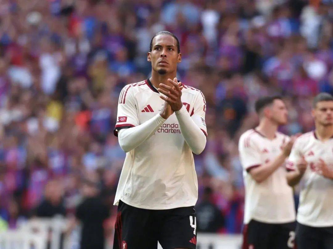 开云体育平台-利物浦队长两轮英超30次解围创新高，谁说他老了？