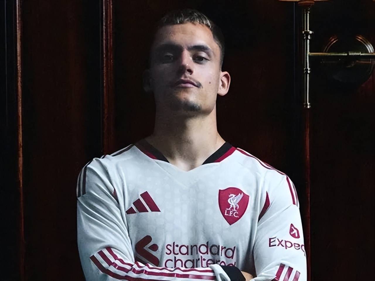 盘点21世纪利物浦十款经典球衣，你有收藏吗？