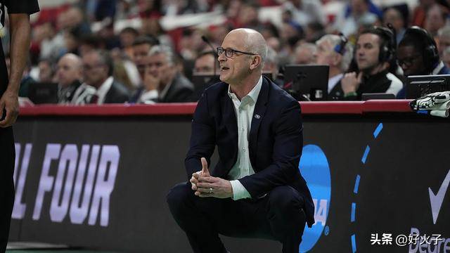 开云-尽管拒绝了湖人队,康涅狄格大学的丹·赫尔利是否仍将执教NBA?