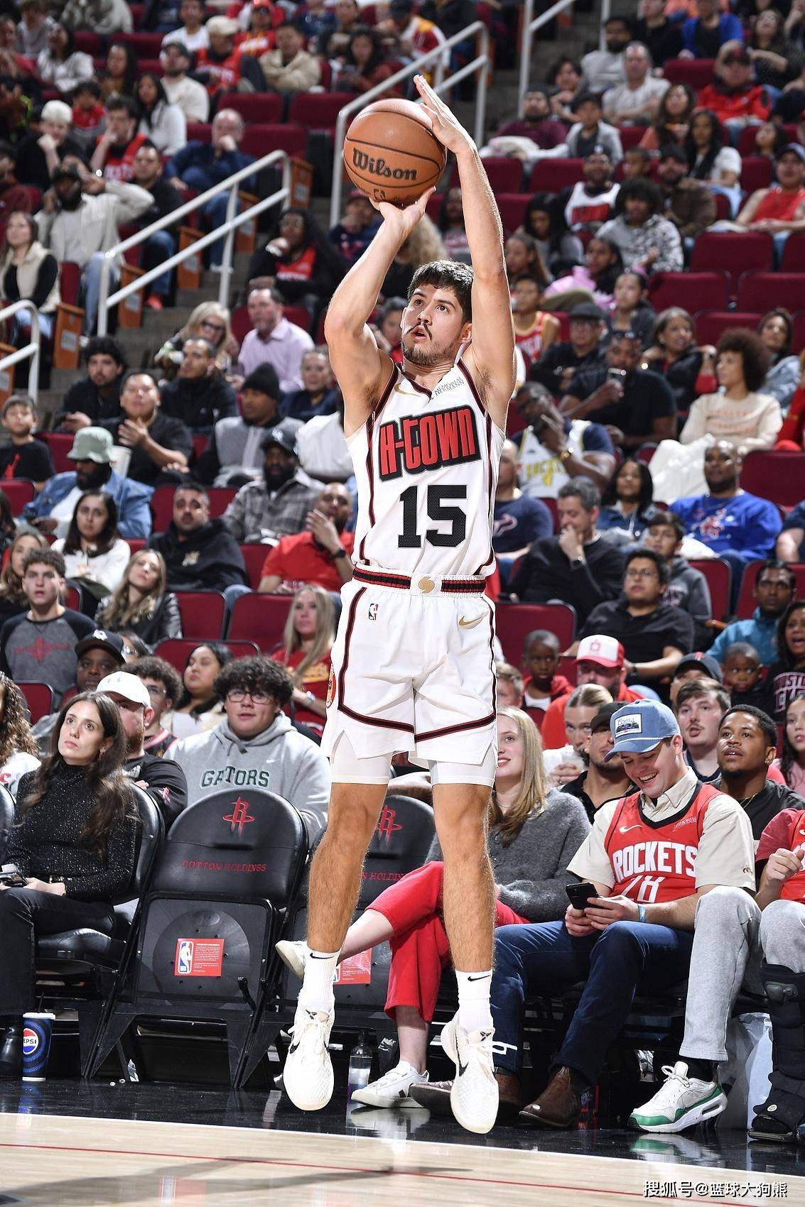 范弗里特因伤报销!火箭队主动改变战术?专家支招:需更快更强硬