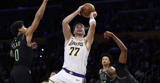 开云体育app-洛杉矶湖人在主场以133-121大胜新奥尔良鹈鹕 收获7连胜