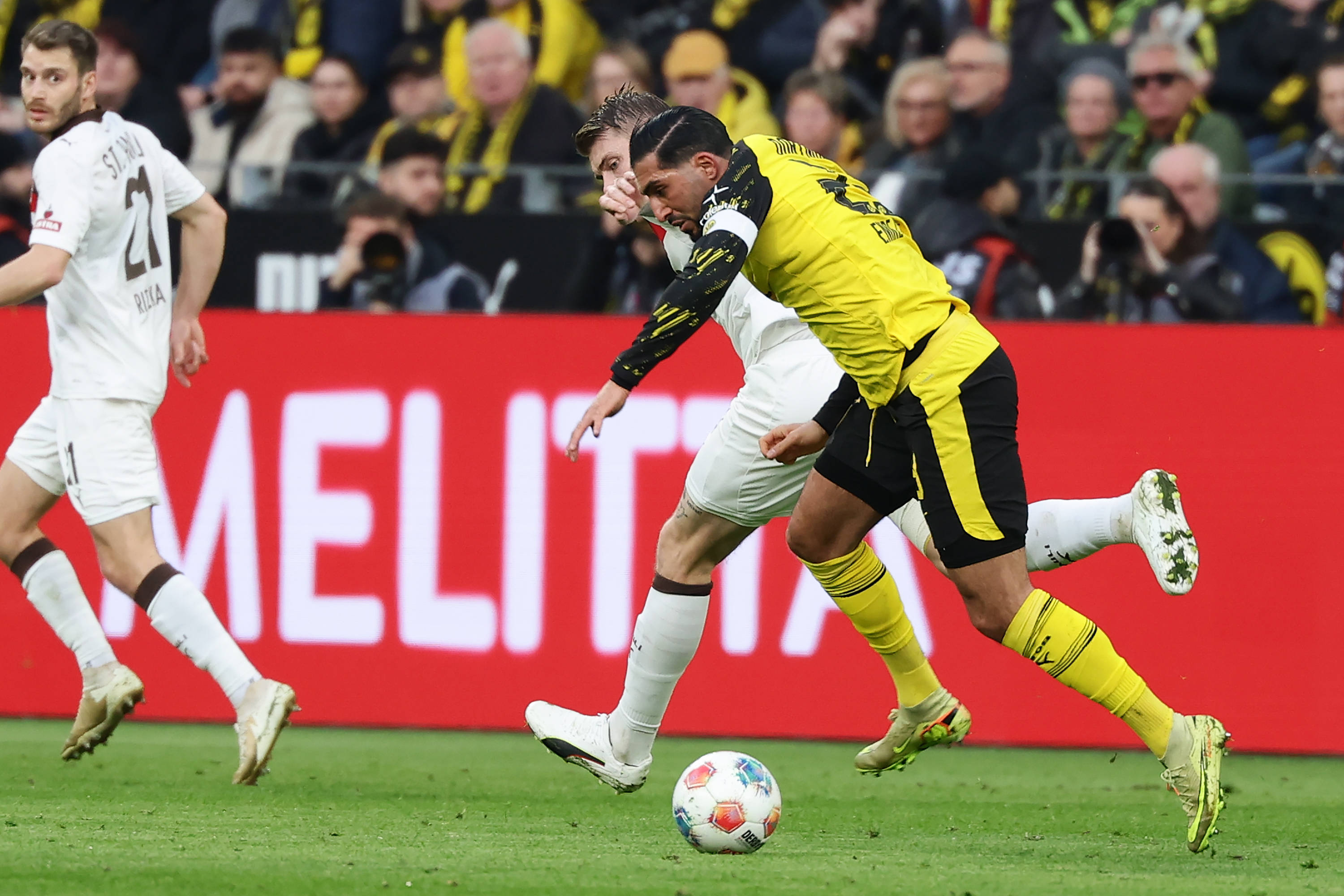 （体育）足球——德甲：多特蒙德胜圣保利