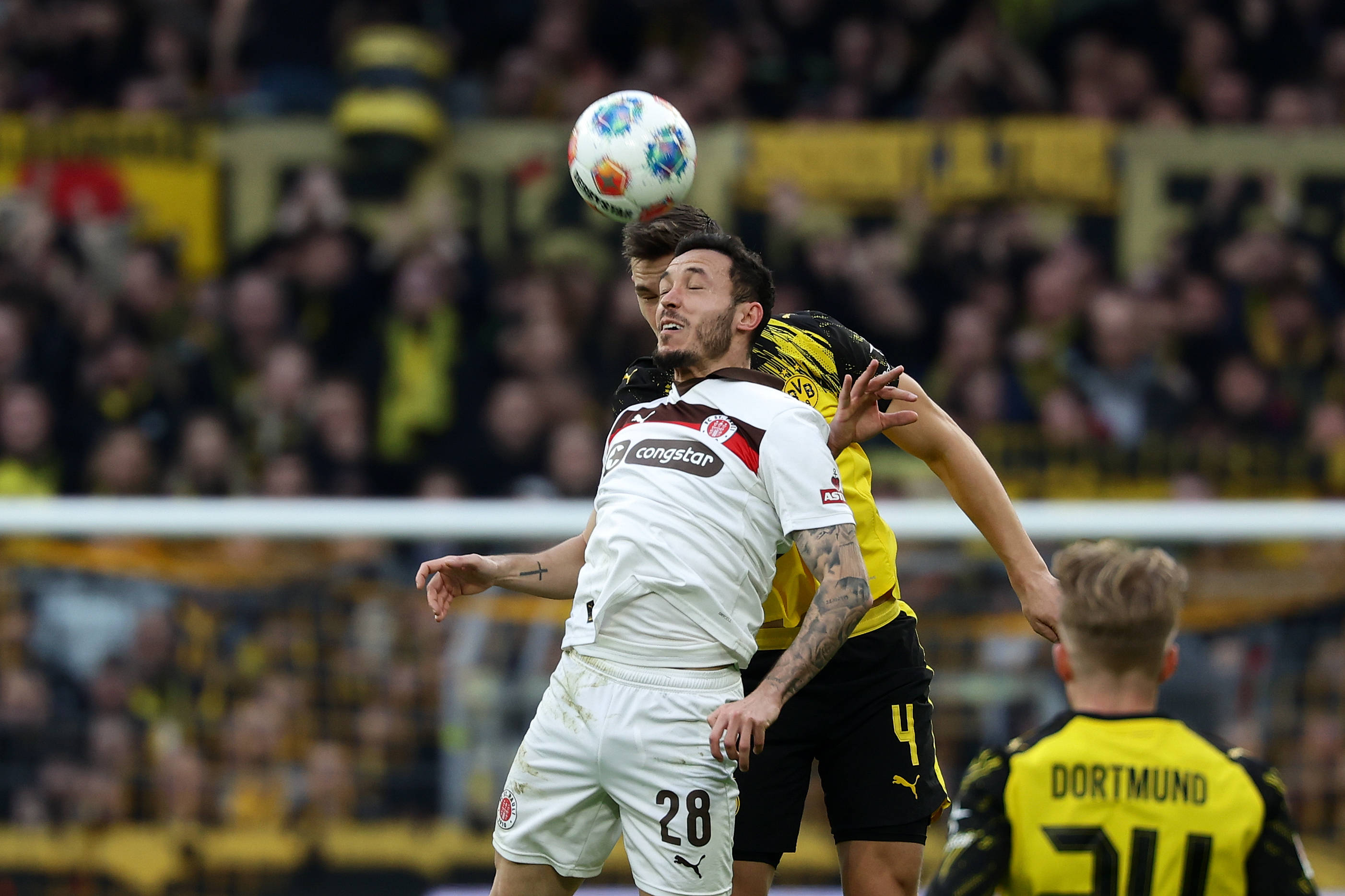 （体育）足球——德甲：多特蒙德胜圣保利